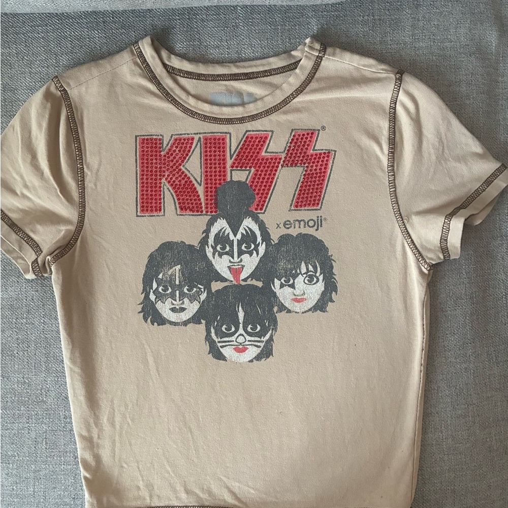 Kiss Tan Graphic Tee